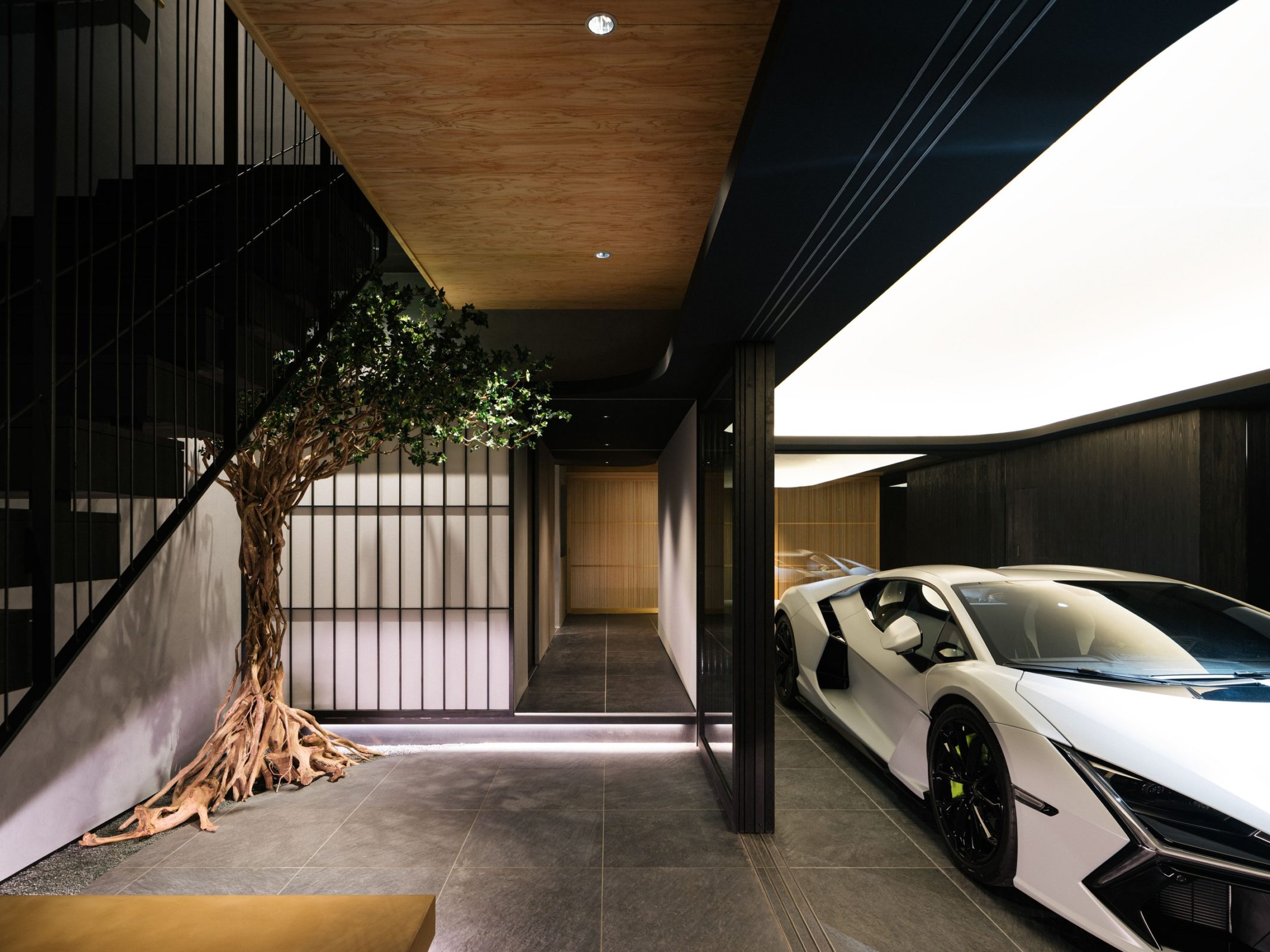 京都のリノベーションモダン住宅のエントランス