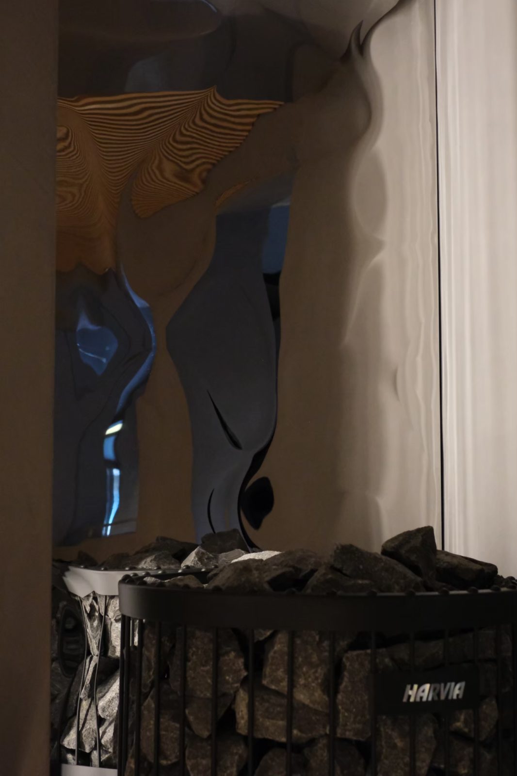 京都のリノベーションモダン住宅の水面