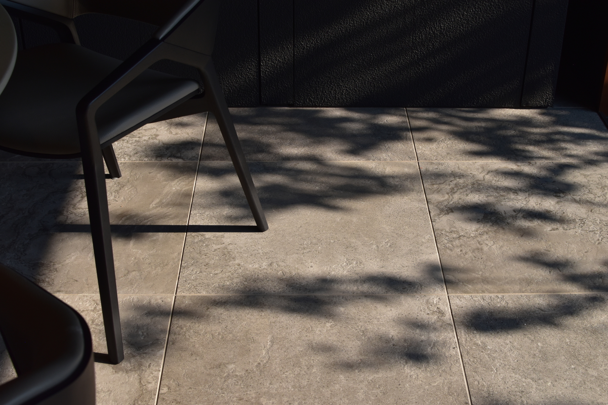 京都のリノベーションモダン住宅の陰影