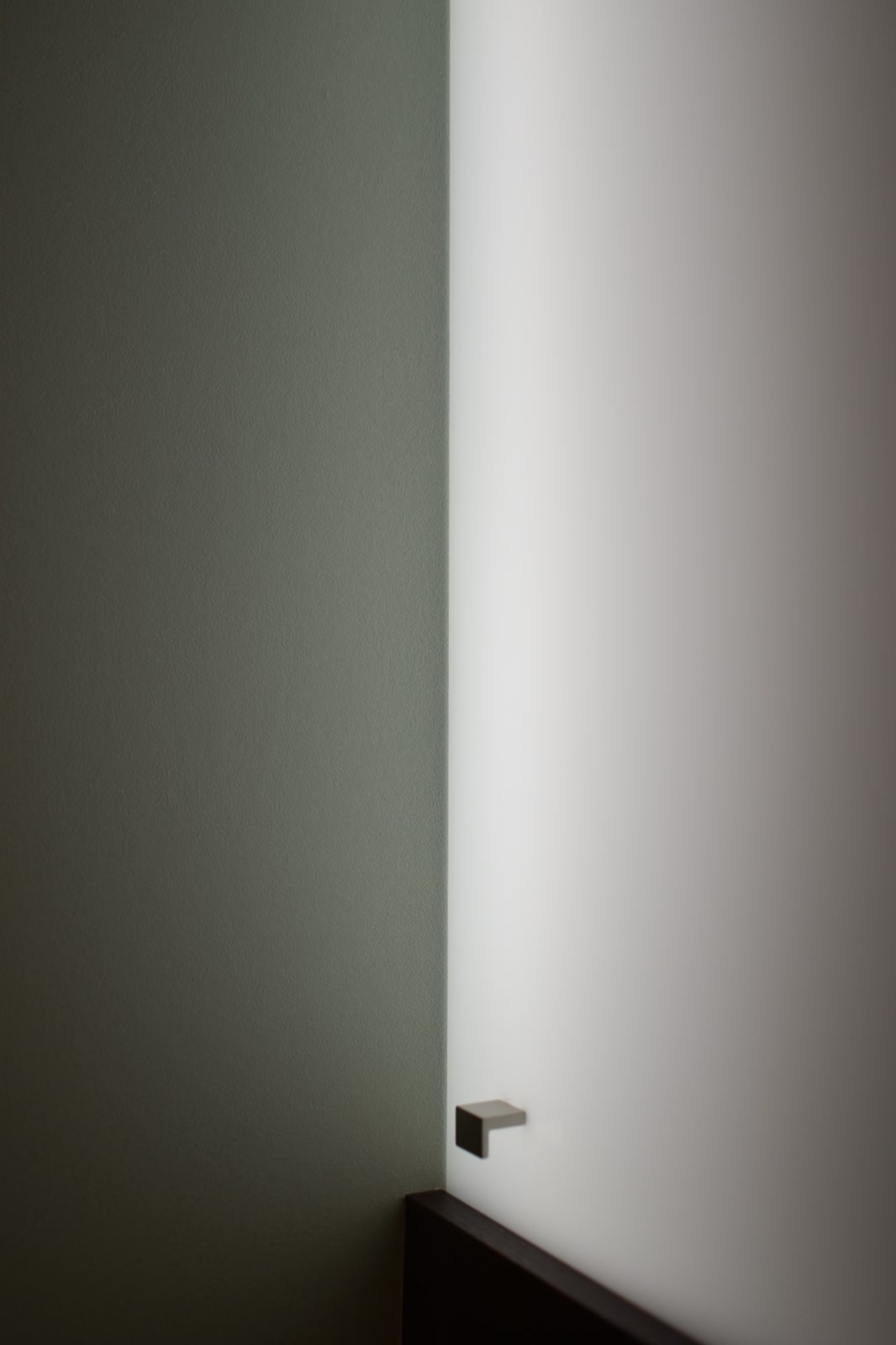 名古屋市のまつ毛育毛サロンの店舗内装インテリアデザインキャビネット