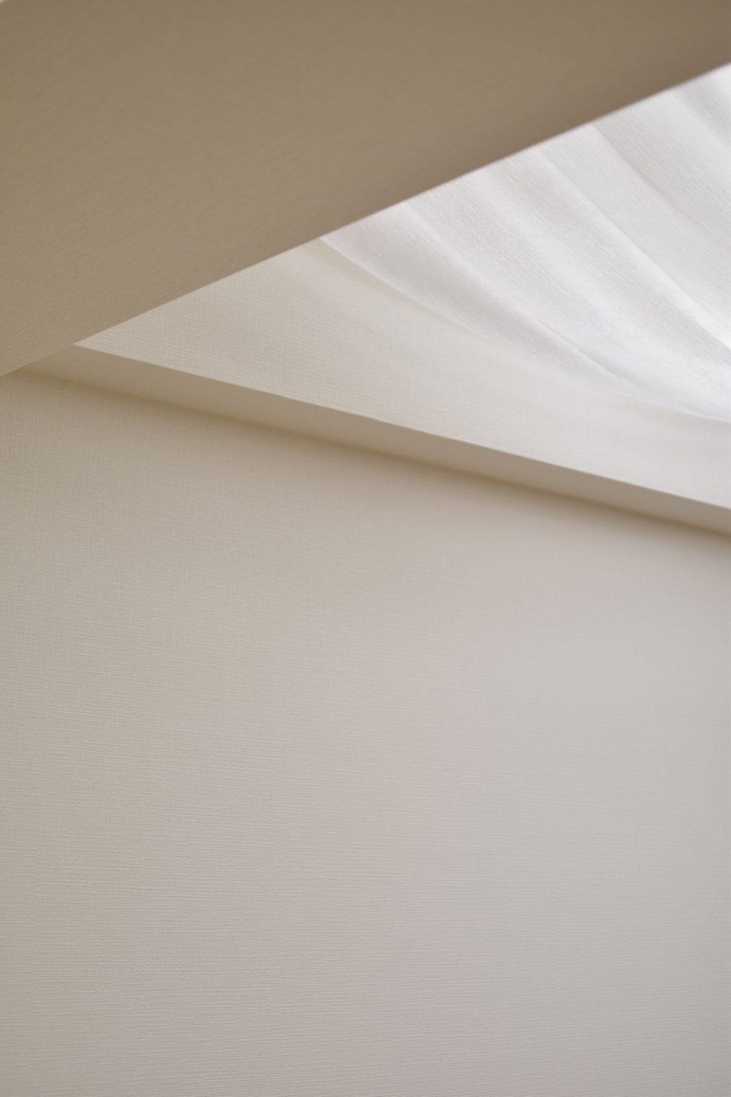 名古屋市のまつ毛育毛サロンの店舗内装インテリアデザイン天井のドレープカーテン