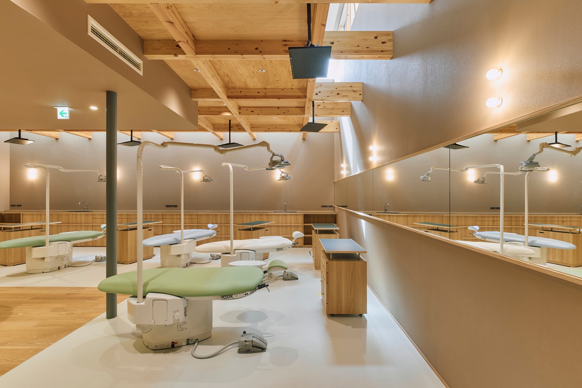 東大阪市石切の小児歯科の格子天井